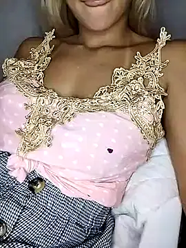 Snapshot of fofinhaa12 chatting on 03/14/25, 01:46 fofinhaa12 online show from 03/14/25, 01:46