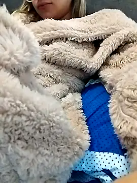 Snapshot of fofinhaa12 chatting on 10/25/25, 01:40 fofinhaa12 online show from 10/25/25, 01:40