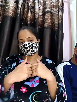 Snapshot of bigtitsqueen chatting on 01/27/25, 04:54 bigtitsqueen online show from 01/27/25, 04:54