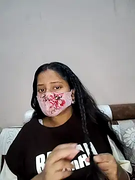 Snapshot of bigtitsqueen chatting on 11/15/25, 04:54 bigtitsqueen online show from 11/15/25, 04:54