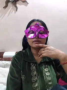 Snapshot of bigtitsqueen chatting on 12/15/25, 08:29 bigtitsqueen online show from 12/15/25, 08:29