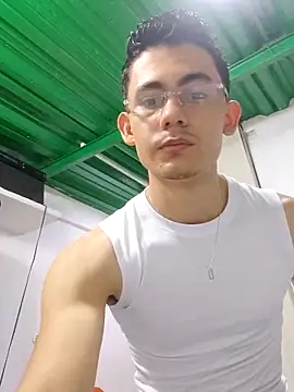 Snapshot of alexispaez457062 chatting on 09/21/25, 02:35 alexispaez457062 online show from 09/21/25, 02:35