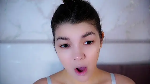 VeronaAppleberry online show from 12/21/25, 01:35