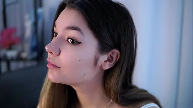 VeronaAppleberry online show from 04/15/26, 03:13