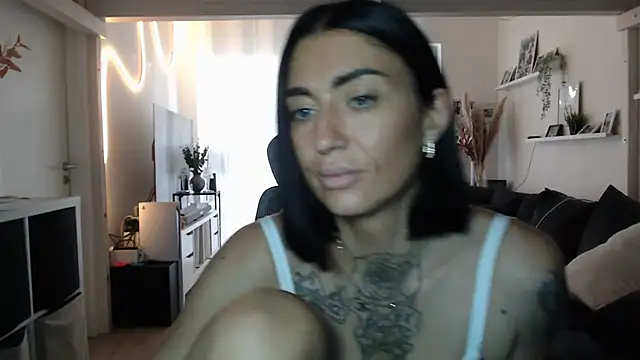 IntiMia online show from 11/13/25, 08:24