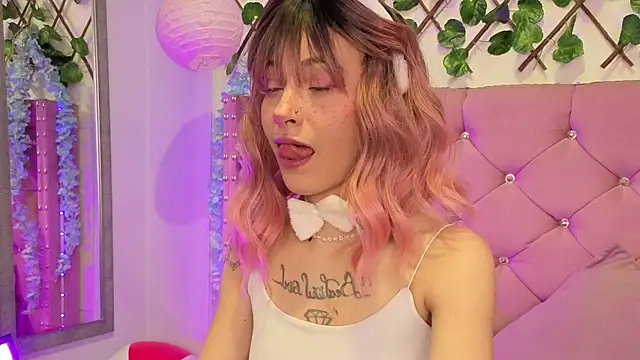 lauren evans96 online show from 10/28/25, 03:43