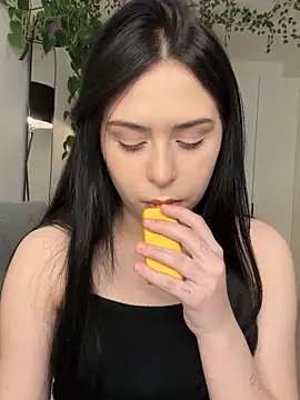 Snapshot of _SweetCandyy chatting on 02/07/25, 08:53 SweetCandyy online show from 02/07/25, 08:53