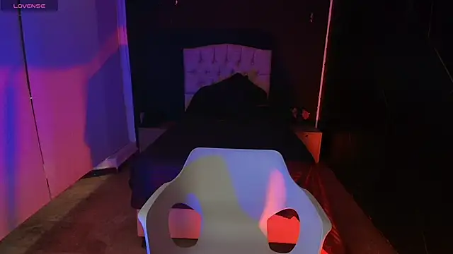 Snapshot of NatashaMason_ chatting on 03/08/25, 11:48 NatashaMason online show from 03/08/25, 11:48