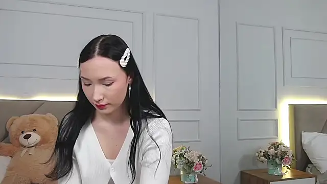 LeilaLow online show from 12/26/24, 12:05