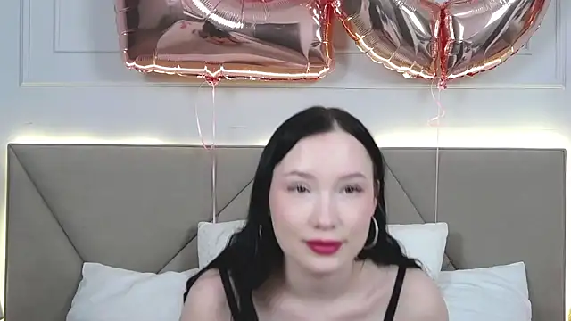 LeilaLow online show from 02/18/25, 03:21