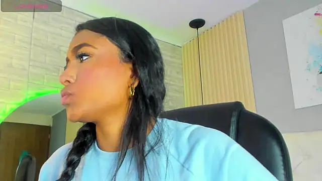 nicole  parker1 online show from 01/26/25, 12:22