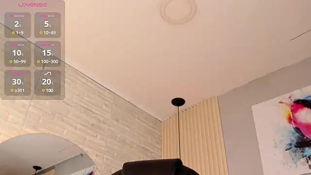 nicole  parker1 online show from 02/04/25, 12:33