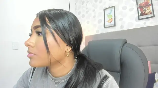 nicole  parker1 online show from 03/25/26, 12:55