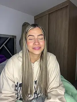 Issabela G1 online show from 12/13/24, 01:48