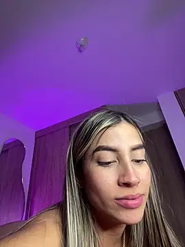 Issabela G1 online show from 12/15/24, 09:45