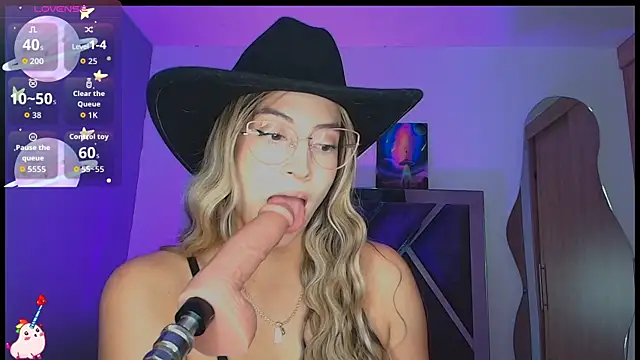 Issabela G1 online show from 12/17/25, 12:16