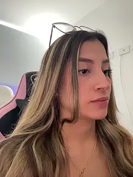 Issabela G1 online show from 02/24/26, 08:51