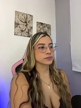 Issabela G1 online show from 05/04/26, 10:28
