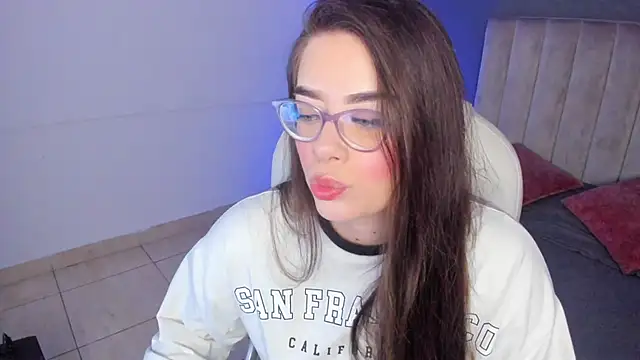 Charlotte Olsen  online show from 02/13/25, 12:43