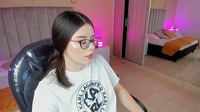 Charlotte Olsen  online show from 05/19/26, 08:04