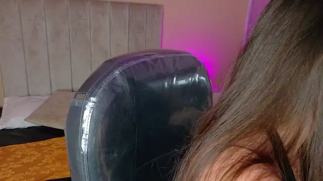 Snapshot of Charlotte_Olsen_ chatting on 06/15/26, 08:22 Charlotte Olsen online show from 06/15/26, 08:22