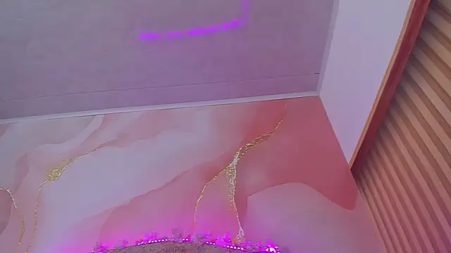 Snapshot of Bella__sweet chatting on 12/02/25, 10:31 Bella sweet online show from 12/02/25, 10:31