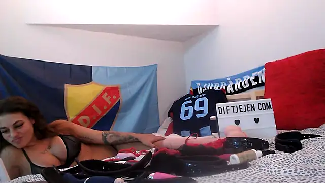 Snapshot of Dif-tjejen chatting on 02/01/25, 11:16 Dif-tjejen online show from 02/01/25, 11:16