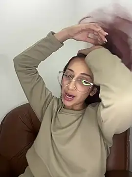 julialupato1606 online show from 02/18/25, 10:03