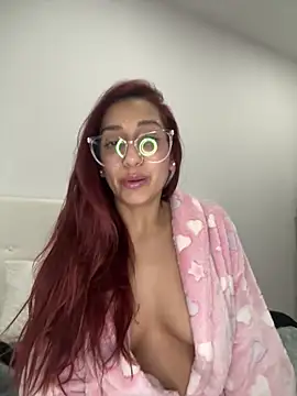 julialupato1606 online show from 03/17/25, 09:34