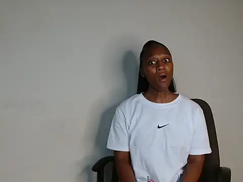 Lucy Blacksilk online show from 10/31/25, 06:42