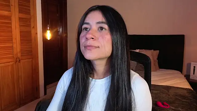 ChloeTurner  online show from 04/06/26, 08:21