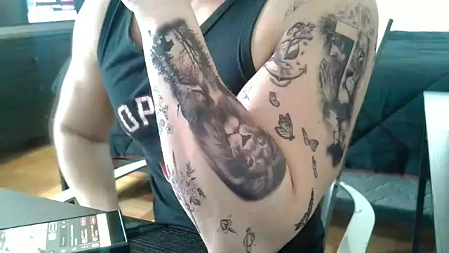 Aaron Rose25 online show from 12/21/25, 03:13