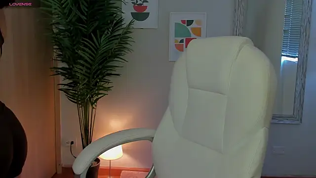 Elena Ruiz online show from 12/18/24, 08:03