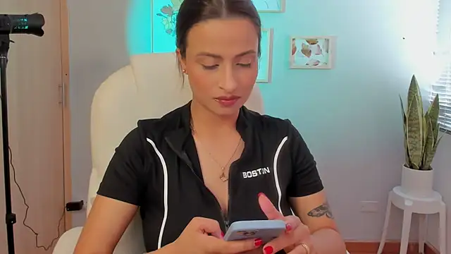 Elena Ruiz online show from 01/10/25, 05:56