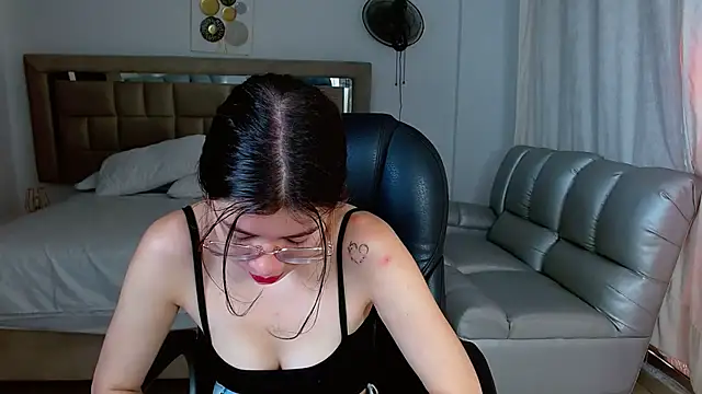 zoecruzz online show from 02/11/26, 02:22