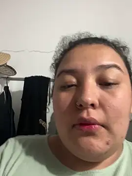 Snapshot of cutiepeach chatting on 10/06/25, 01:03 cutiepeach online show from 10/06/25, 01:03