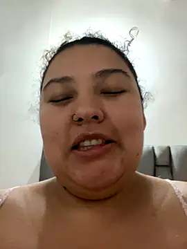 cutiepeach online show from 10/19/25, 04:46