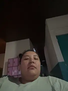 cutiepeach online show from 12/18/25, 11:00