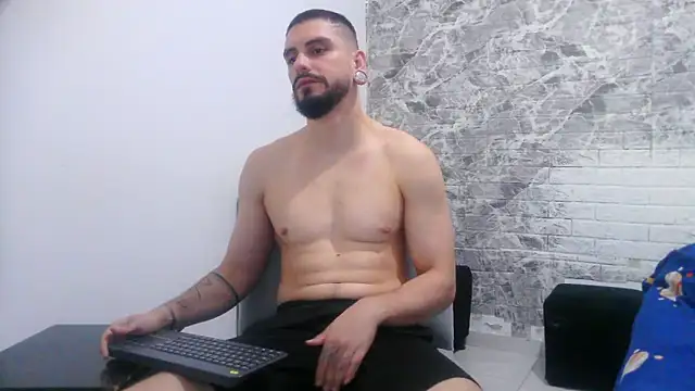 Aaron kwok28 online show from 09/17/25, 06:31