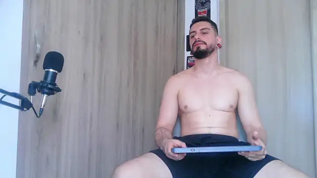 Aaron kwok28 online show from 10/30/25, 09:26