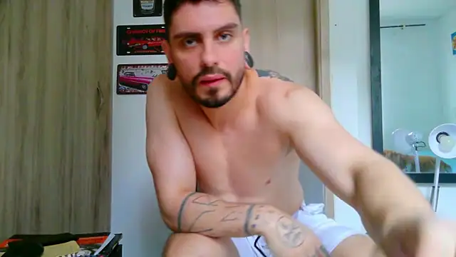 Aaron kwok28 online show from 04/12/26, 06:35