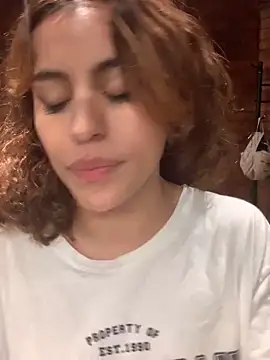 Katee Jones online show from 01/04/25, 12:27