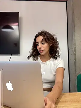 Katee Jones online show from 02/12/25, 09:54