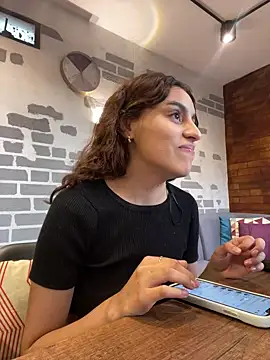 Katee Jones online show from 03/18/25, 09:43