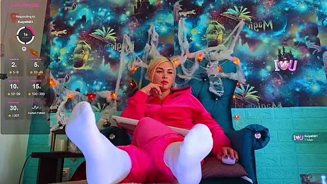 Snow Goddess online show from 10/17/25, 04:26