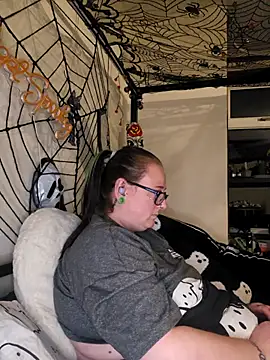 Snapshot of Bunny_Cummings chatting on 10/17/25, 10:01 Bunny Cummings online show from 10/17/25, 10:01