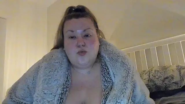 Snapshot of Busty-BBW-Emilie chatting on 03/03/25, 02:26 Busty-BBW-Emilie online show from 03/03/25, 02:26