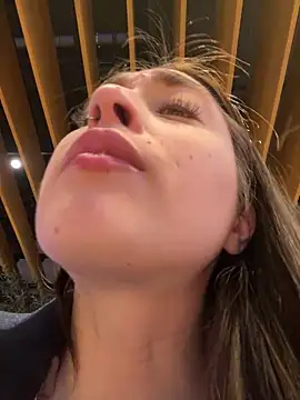 Holly Play online show from 12/17/24, 12:22