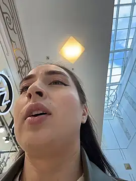 Holly Play online show from 10/18/25, 10:05