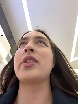 Holly Play online show from 12/19/25, 12:23